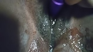 playing with squirting pussy