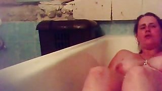 Orgasm of my mom in bath tube
